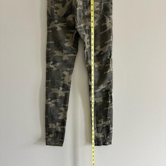 Camouflage Skinny Jeans - Picture 4 of 9